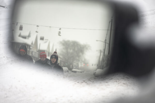 A Glance to the Snow Travelers