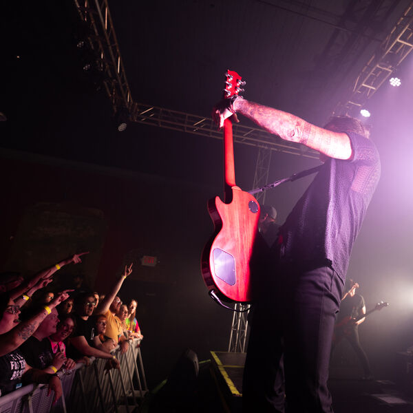 A Liminial Presentation of a Guitar