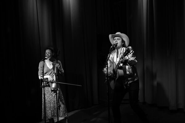 Easy Mark & Sarah, MOTR Pub